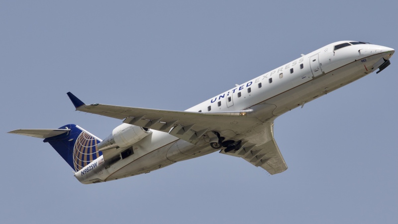Photo of N982SW - United Express Mitsubishi CRJ-200 at IAH on AeroXplorer Aviation Database