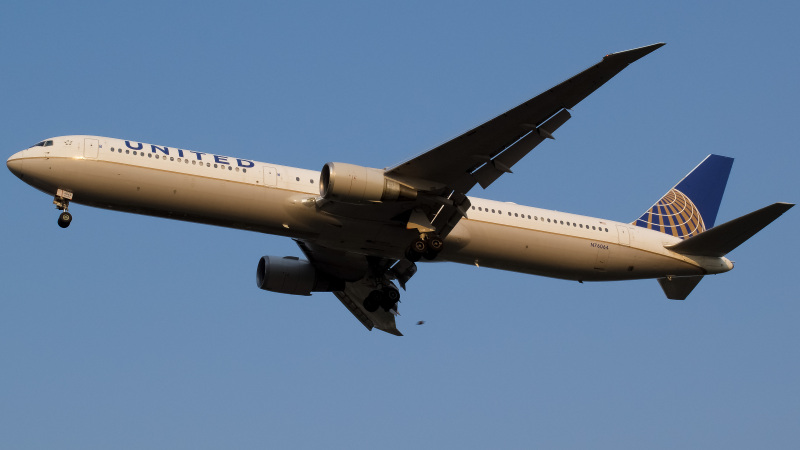 Photo of N76064 - United Airlines Boeing 767-400ER at IAD on AeroXplorer Aviation Database