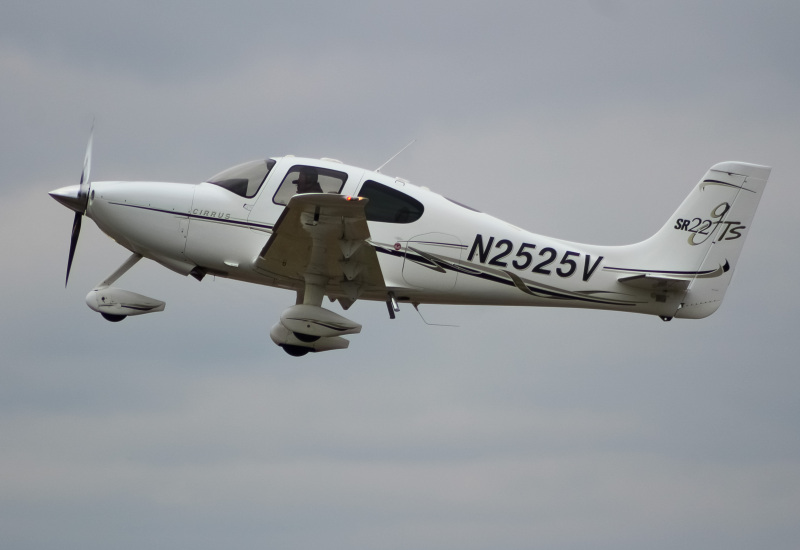 Photo of N2525V - PRIVATE  Cirrus SR-22 at I69 on AeroXplorer Aviation Database