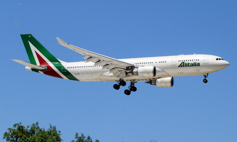 Photo of EI-EJK - Alitalia Airbus A330-200 at ORD on AeroXplorer Aviation Database