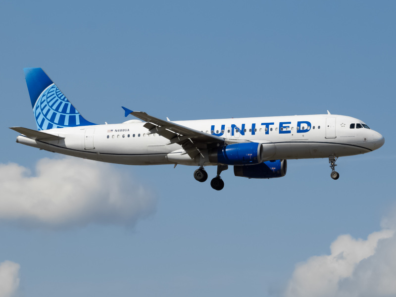Photo of N488UA - United Airlines Airbus A320 at EWR on AeroXplorer Aviation Database