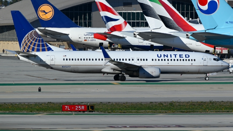 Photo of N37277 - United Airlines Boeing 737-800 at LAX on AeroXplorer Aviation Database