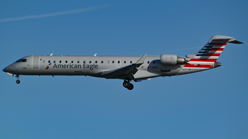 Photo of N719PS - American Eagle Mitsubishi CRJ-700 at DCA on AeroXplorer Aviation Database