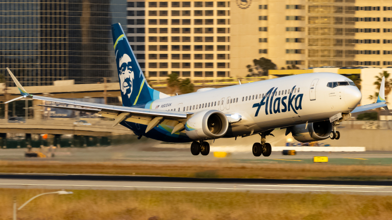 Photo of N920AK - Alaska Airlines Boeing 737 MAX 9 at LAX on AeroXplorer Aviation Database