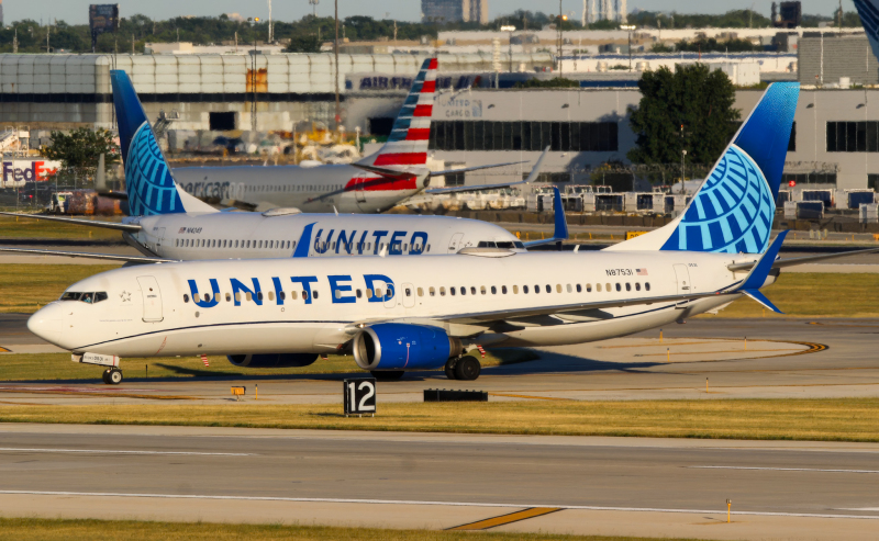 Photo of N87531 - United Airlines Boeing 737-800 at ORD on AeroXplorer Aviation Database