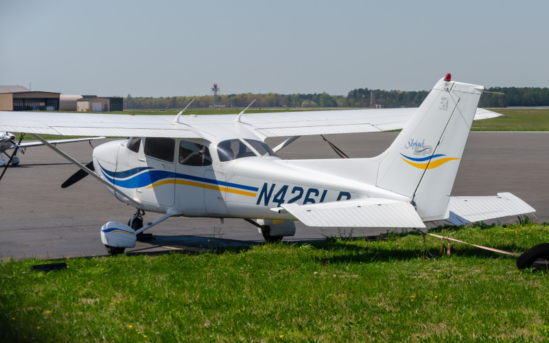 Photo of N246LP - PRIVATE Cessna 172 at ACY on AeroXplorer Aviation Database