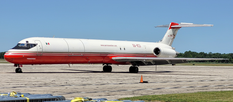 Photo of XA-VCU - Aeronaves TSM McDonnell Douglas MD-83(SF) at YIP on AeroXplorer Aviation Database