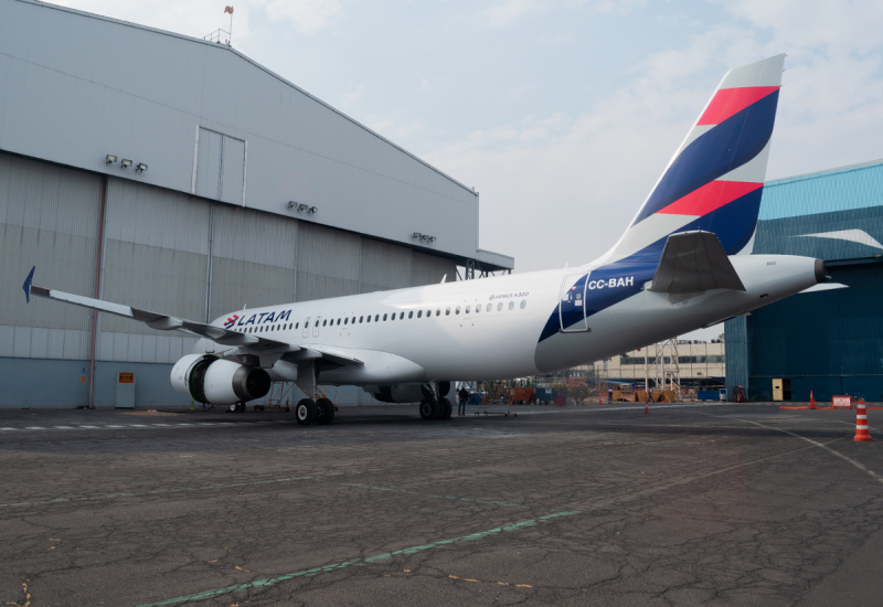 Photo of CC-BAH - LATAM Airbus A320 at MEX on AeroXplorer Aviation Database