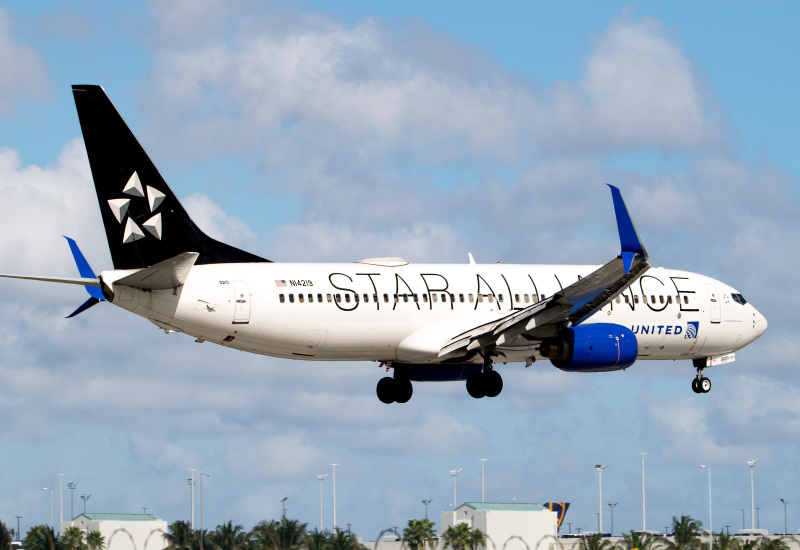 Photo of N14219 - United Airlines Boeing 737-800 at MIA on AeroXplorer Aviation Database