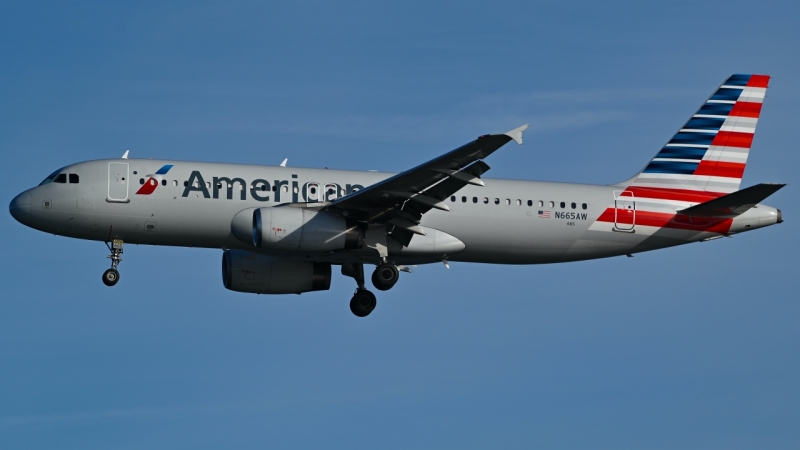 Photo of N665AW - American Airlines Airbus A320 at DCA on AeroXplorer Aviation Database