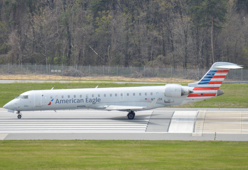 Photo of N705SK - American Eagle Mitsubishi CRJ-700 at BWI on AeroXplorer Aviation Database