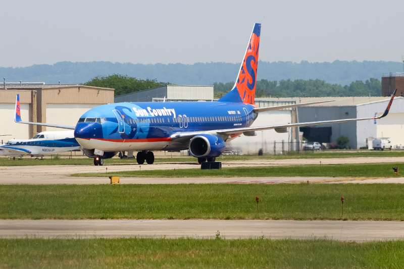Photo of N819SY - Sun Country Airlines Boeing 737-800 at LUK on AeroXplorer Aviation Database