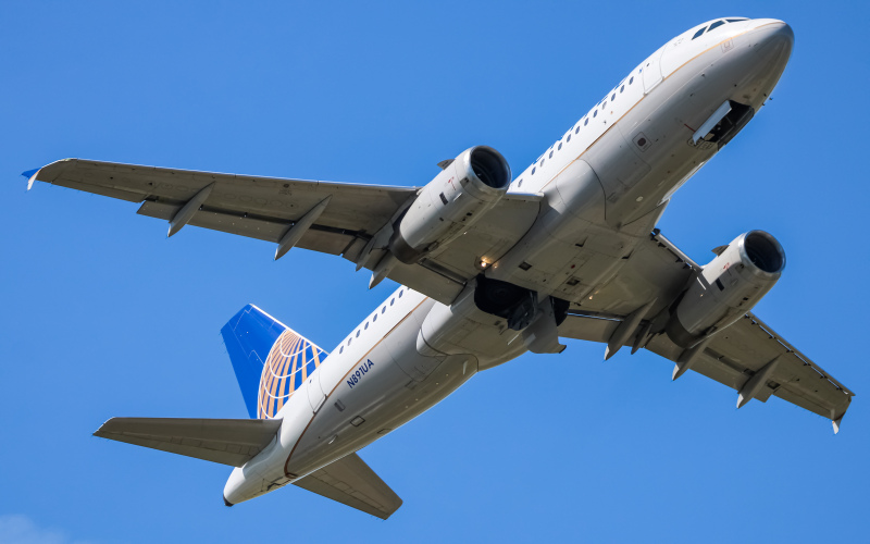 Photo of N891UA - United Airlines Airbus A319 at BWI on AeroXplorer Aviation Database
