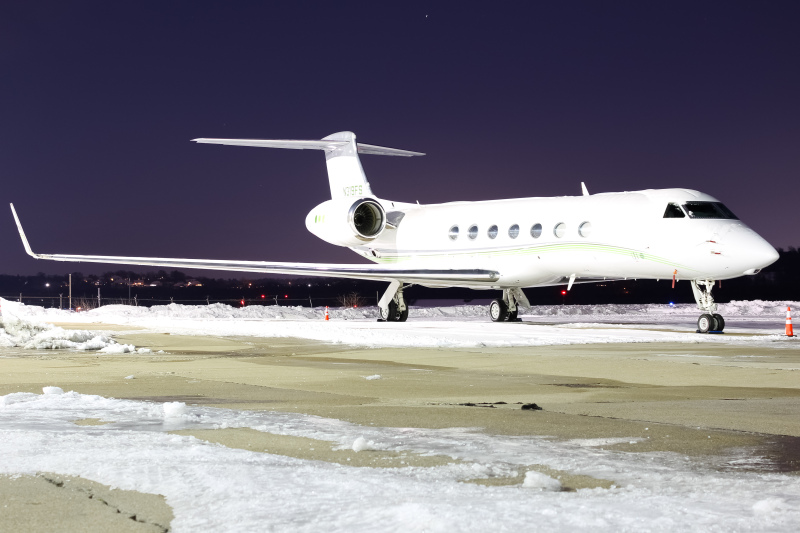 Photo of N319FS - PRIVATE  Gulfstream G550 at LUK on AeroXplorer Aviation Database