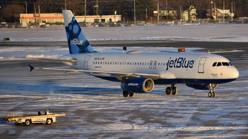 Photo of N635JB - JetBlue Airways Airbus A320 at BDL on AeroXplorer Aviation Database