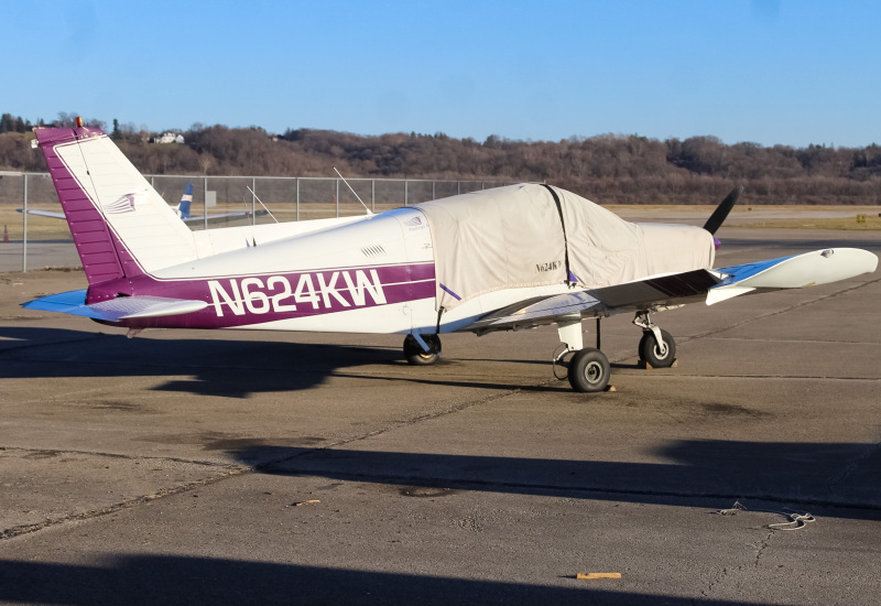 Photo of N624KW - PRIVATE Piper PA28 Cherokee at LUK on AeroXplorer Aviation Database