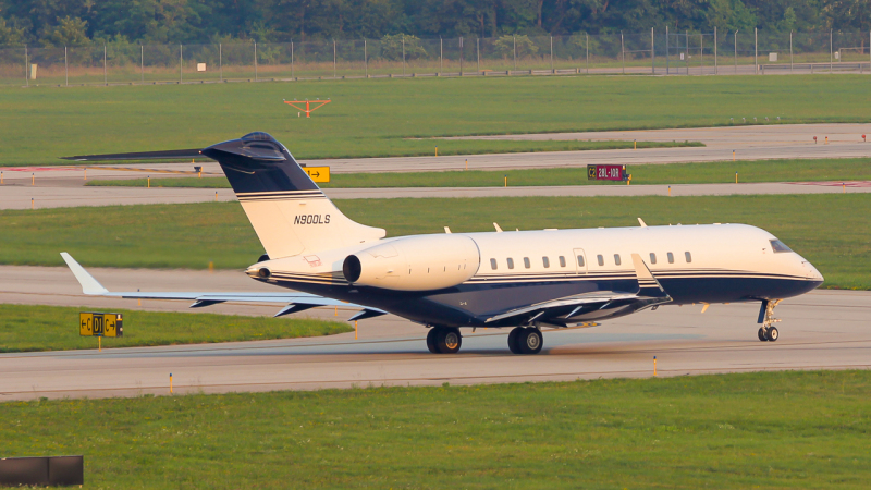 Photo of N900LS - PRIVATE Bombardier Global 6000 at CMH on AeroXplorer Aviation Database
