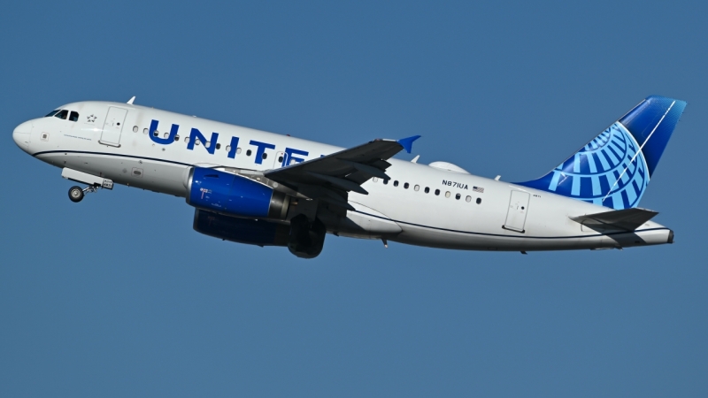 Photo of N871UA - United Airlines Airbus A319 at RNO on AeroXplorer Aviation Database