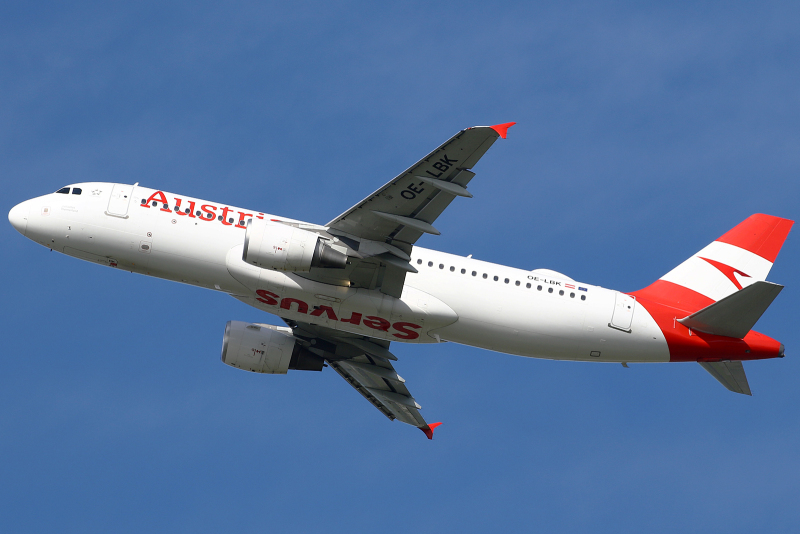 Photo of OE-LBK - Austrian Airlines Airbus A320 at AMS on AeroXplorer Aviation Database