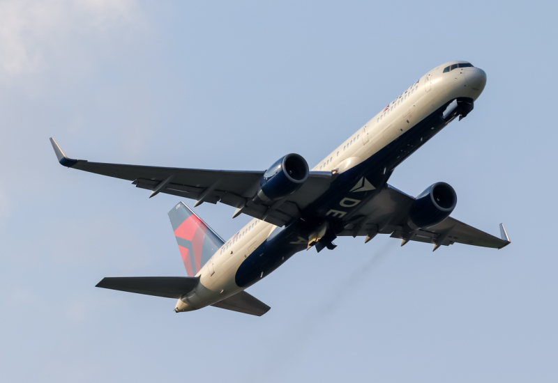 Photo of N6708D - Delta Airlines Boeing 757-200 at BWI on AeroXplorer Aviation Database