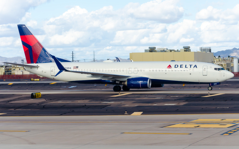 Photo of N374DA - Delta Airlines Boeing 737-800 at PHX on AeroXplorer Aviation Database