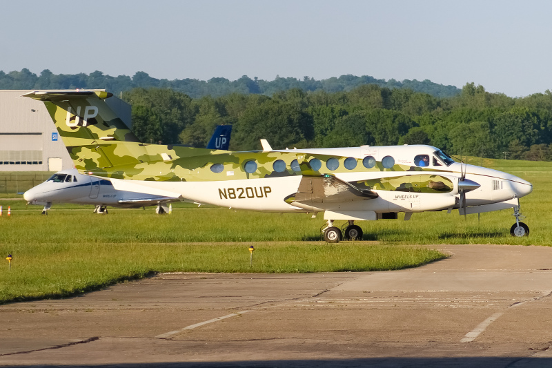 Photo of N820UP - Wheels Up Beechcraft King Air 350 at LUK on AeroXplorer Aviation Database