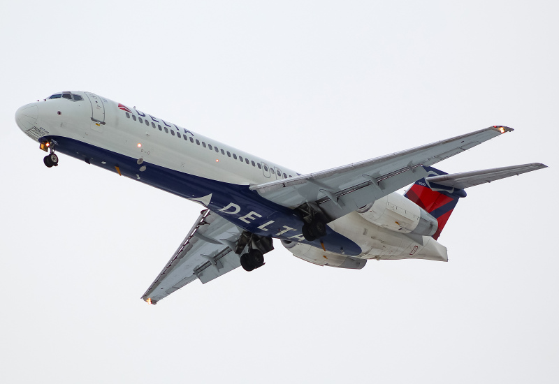 Photo of N995AT - Delta Airlines Boeing 717-200 at MKE on AeroXplorer Aviation Database