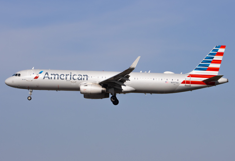 Photo of N997AA - American Airlines Airbus A321-200 at MCO on AeroXplorer Aviation Database