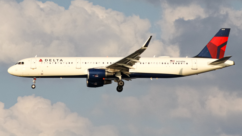 Photo of N334DN - Delta Airlines Airbus A321-200 at DCA on AeroXplorer Aviation Database