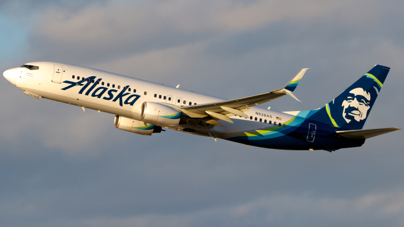 Photo of N528AS - Alaska Airlines Boeing 737-800 at LAX on AeroXplorer Aviation Database