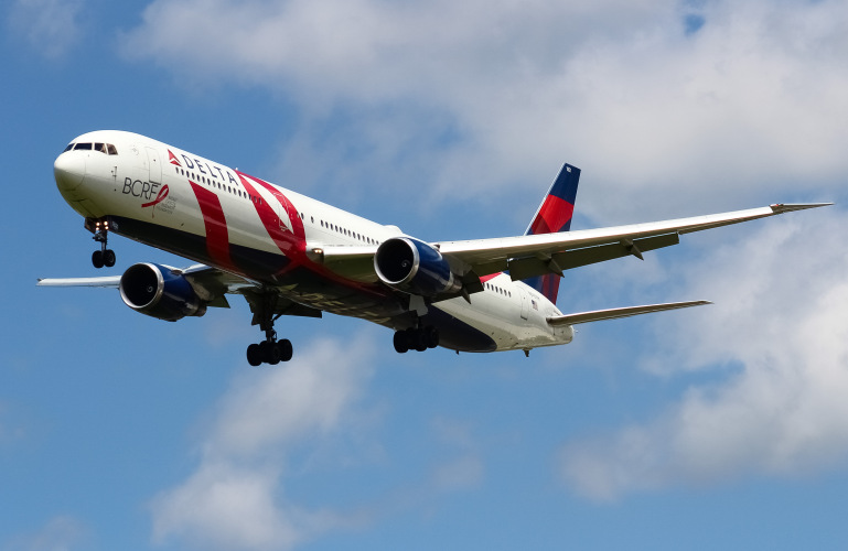 Photo of N845MH - Delta Airlines Boeing 767-400ER at CVG on AeroXplorer Aviation Database