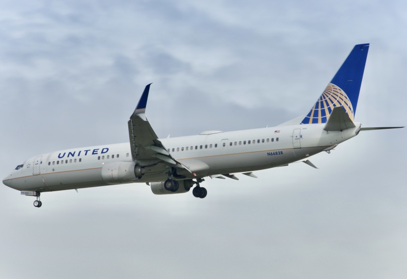 Photo of N66828 - United Airlines Boeing 737-900ER at MCO on AeroXplorer Aviation Database