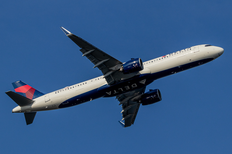 Photo of N580DT - Delta Airlines Airbus A321-200 at DCA on AeroXplorer Aviation Database