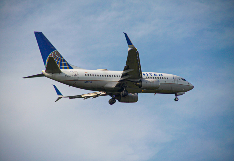 Photo of N13718 - United Airlines Boeing 737-700 at IAH on AeroXplorer Aviation Database