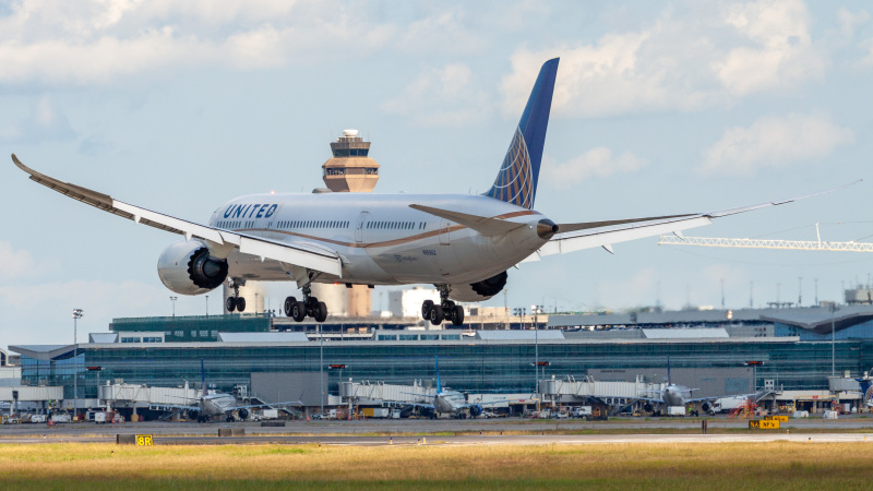 Photo of N26952 - United Airlines Boeing 787-9 at IAH on AeroXplorer Aviation Database