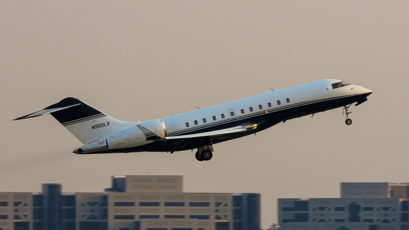 Photo of N900LS - PRIVATE Bombardier Global 6000 at CMH on AeroXplorer Aviation Database