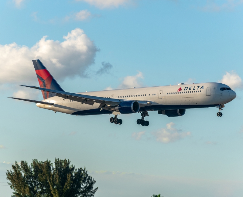 Photo of N829MH - Delta Airlines Boeing 767-400ER at FLL on AeroXplorer Aviation Database