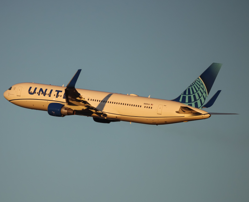 Photo of N665UA - United Airlines Boeing 767-300 at IAD on AeroXplorer Aviation Database