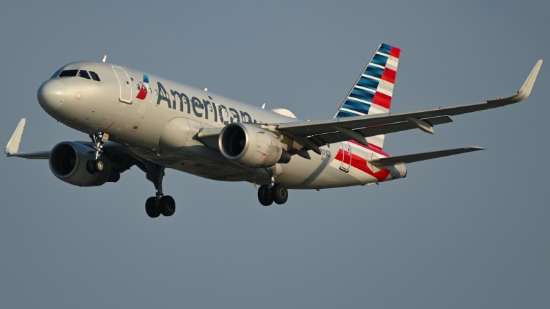 Photo of N9015D - American Airlines Airbus A319 at DFW on AeroXplorer Aviation Database