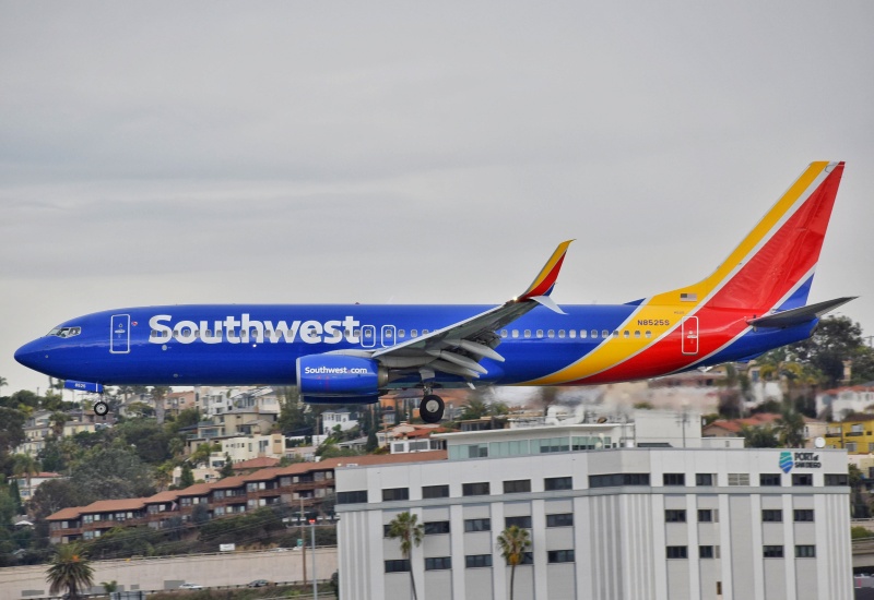 Photo of N8525S - Southwest Airlines Boeing 737-800 at SAN on AeroXplorer Aviation Database
