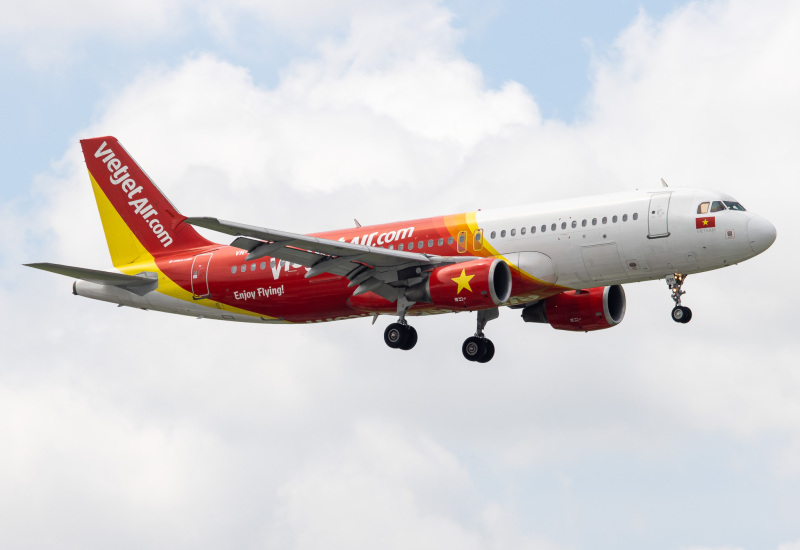 Photo of VN-A695 - VietJet Air Airbus A320 at SGN on AeroXplorer Aviation Database