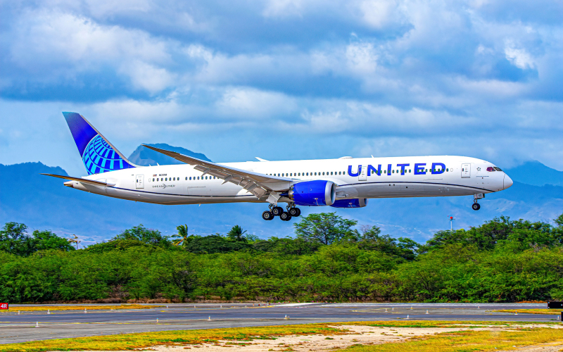 Photo of N13018 - United Airlines Boeing 787-10 at HNL on AeroXplorer Aviation Database
