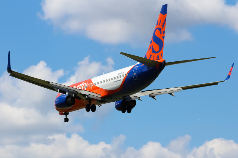 Photo of N814SY - Sun Country Airlines Boeing 737-800 at LUK on AeroXplorer Aviation Database