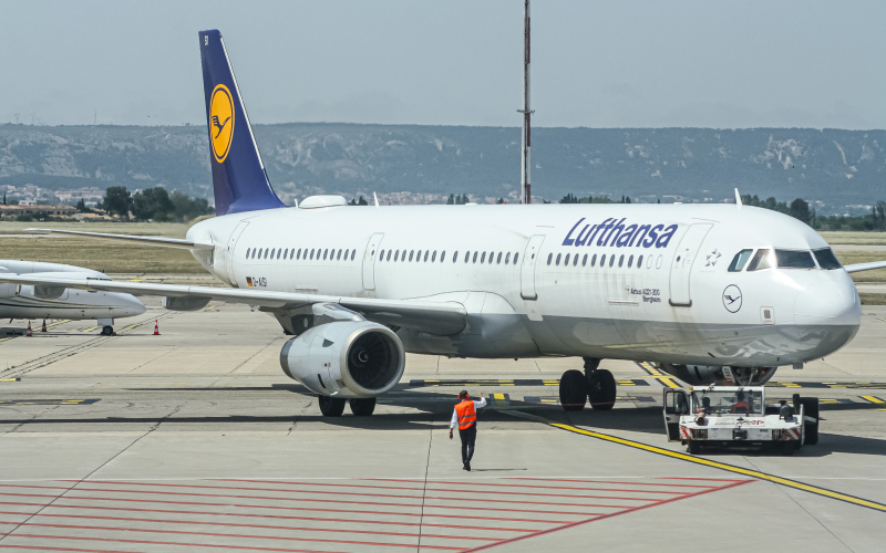 Photo of D-AISI - Lufthansa Airbus A321-200 at MRS on AeroXplorer Aviation Database
