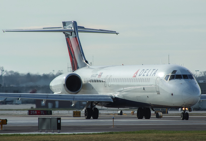 Photo of N944AT - Delta Airlines Boeing 717-200 at MKE on AeroXplorer Aviation Database