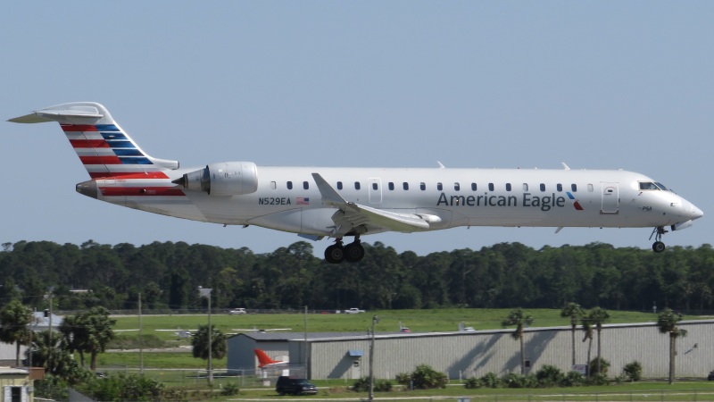 Photo of N529EA - American Eagle Mitsubishi CRJ-700 at DAB on AeroXplorer Aviation Database