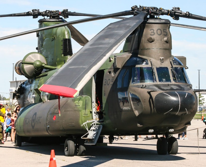 Photo of 147305 - Royal Canadian Air Force Boeing CH-147F Chinook at YHM on AeroXplorer Aviation Database