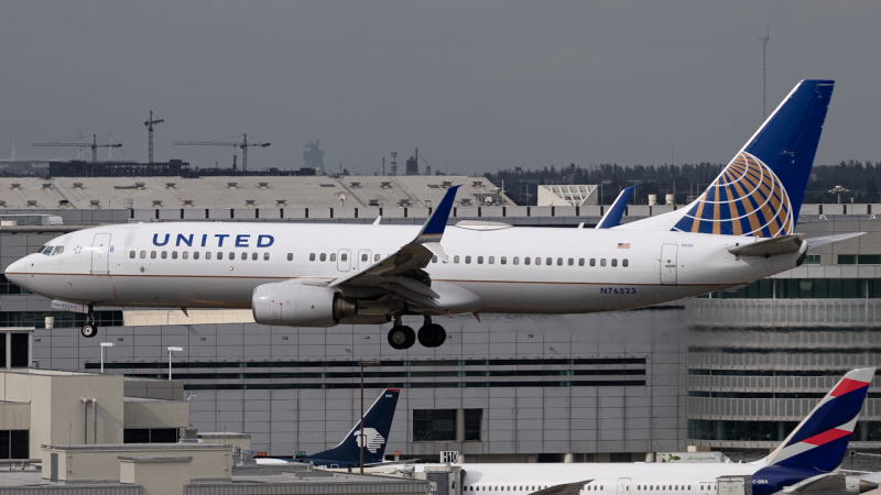 Photo of N76523 - United Airlines Boeing 737-800 at MIA on AeroXplorer Aviation Database