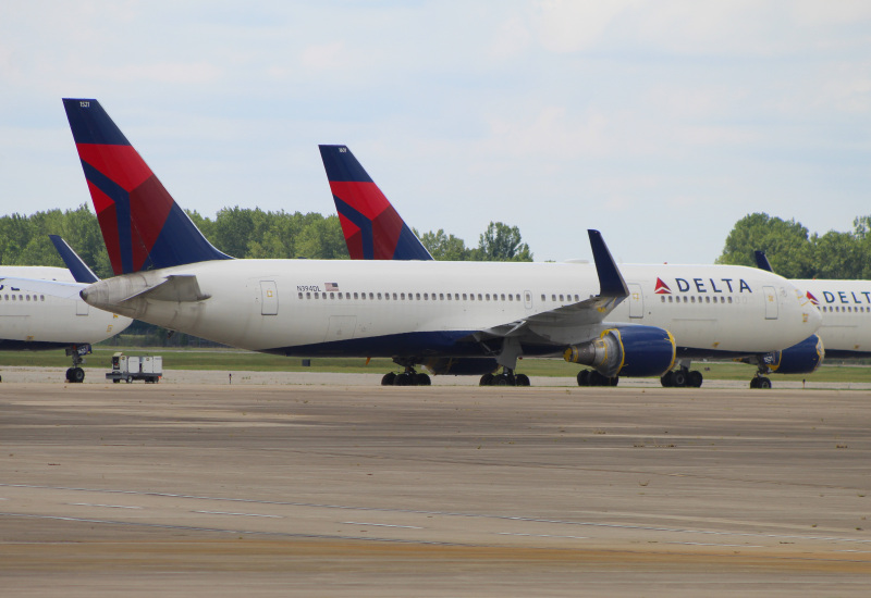 Photo of N394DL - Delta Airlines Boeing 767-300ER at ILN on AeroXplorer Aviation Database
