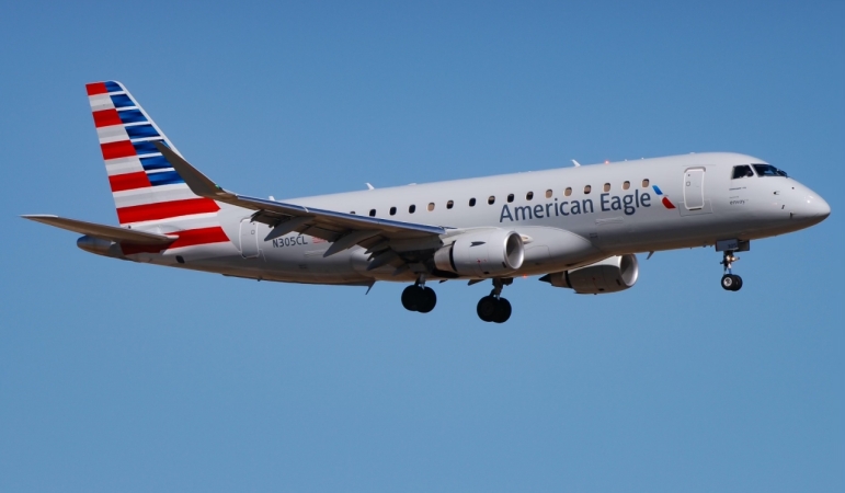 Photo of N305CL - American Airlines Embraer E175 at DFW on AeroXplorer Aviation Database